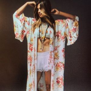 ISO not selling!
West Coast Wardrobe Kimono